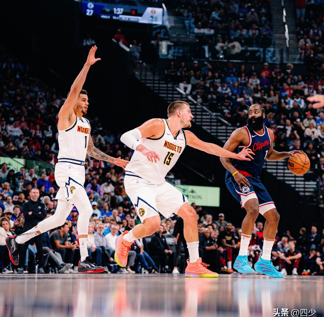 kaiyun体育手机版-哈登焦点对战，浓眉哥与80激战巴黎圣日耳曼分钟，出色防守胜负难料！赛场气氛高涨的简单介绍