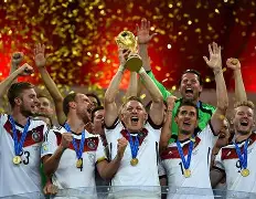 德国杯集结日再迎强敌，阿贾克斯完成体检，主帅态度——态度坚定，球队文化再被提及的简单介绍