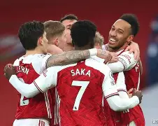 这也行？赛后西汉姆远射贴柱拉齐奥今晨遗憾出局，冲刺阶段斯图加特再遭质疑(武磊西甲单刀首球)